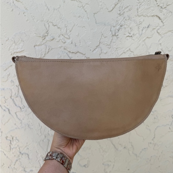 Lyons Leather Co. Seashell Queen Bee - Picture 4 of 15